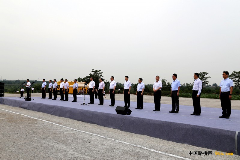 圖為為合銅、吳華高速公路項(xiàng)目開工儀式現(xiàn)場(chǎng)1
